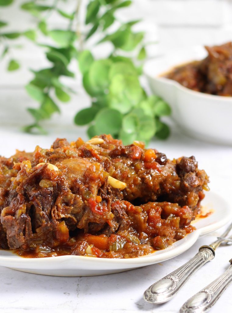 Rabo de toro a la vaccinara en olla a presión