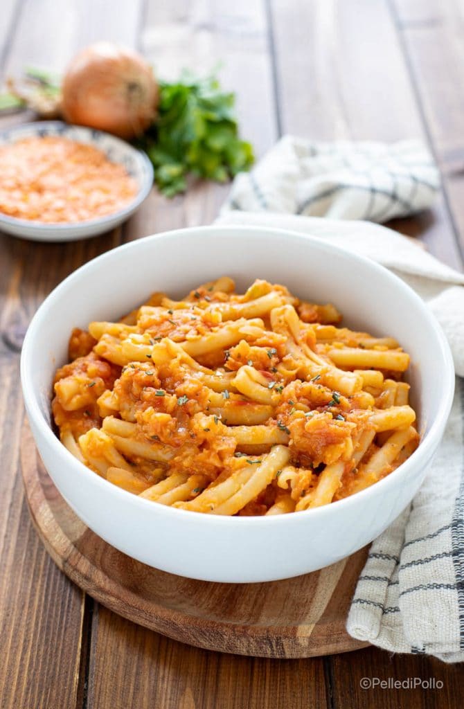 pasta con ragú de lentejas rojas
