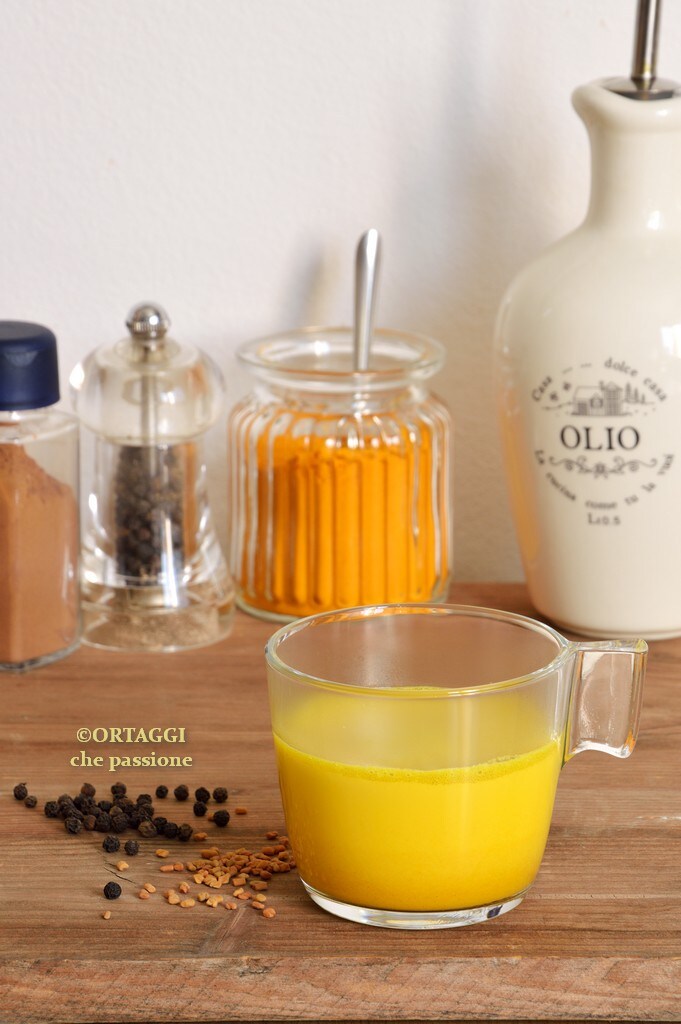 Leche dorada Golden milk receta ayurvédica con cúrcuma