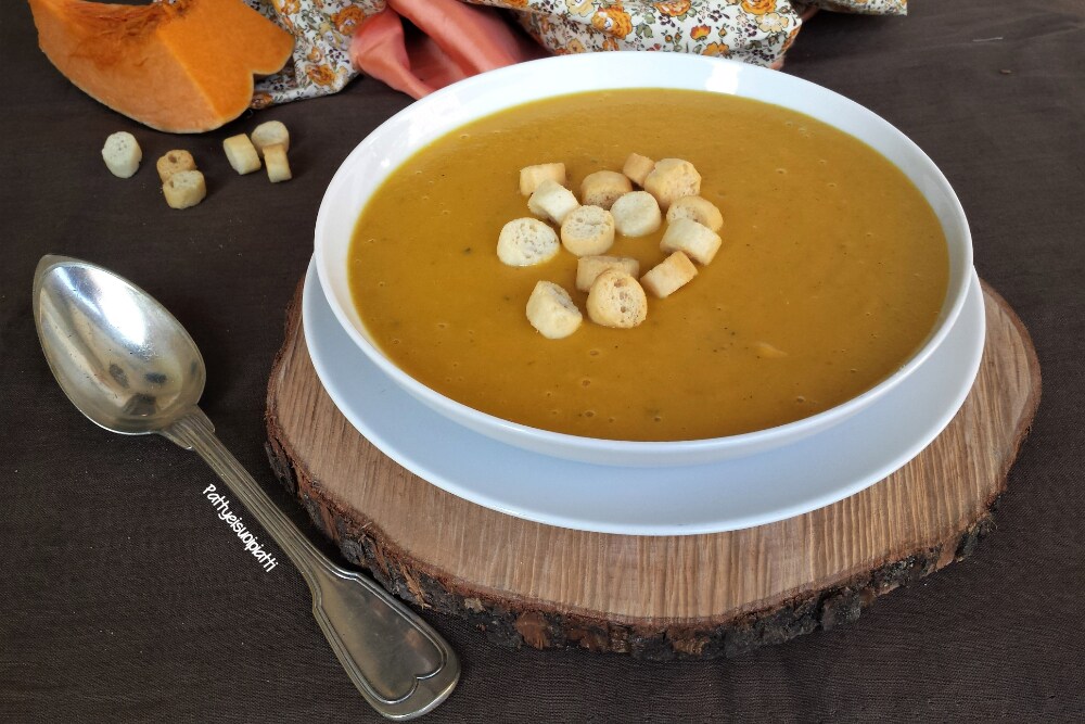 crema de calabaza y patatas con picatostes