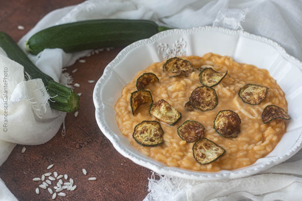 Risotto cremoso de garbanzos y chips de calabacín
