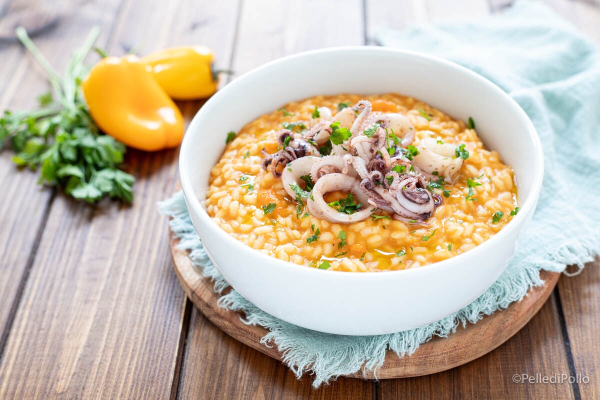 Risotto con crema de pimientos y calamares