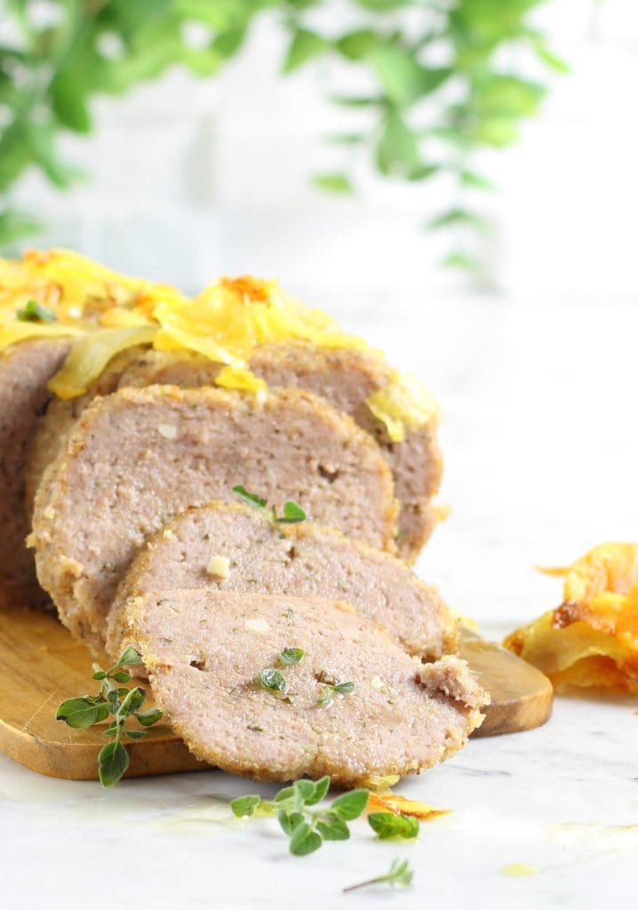 Rollo de carne con hierbas en costra de patatas