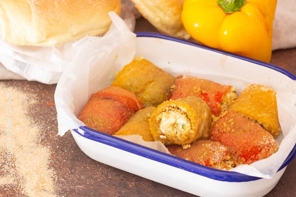 Rollitos de pimientos con ricotta y pan