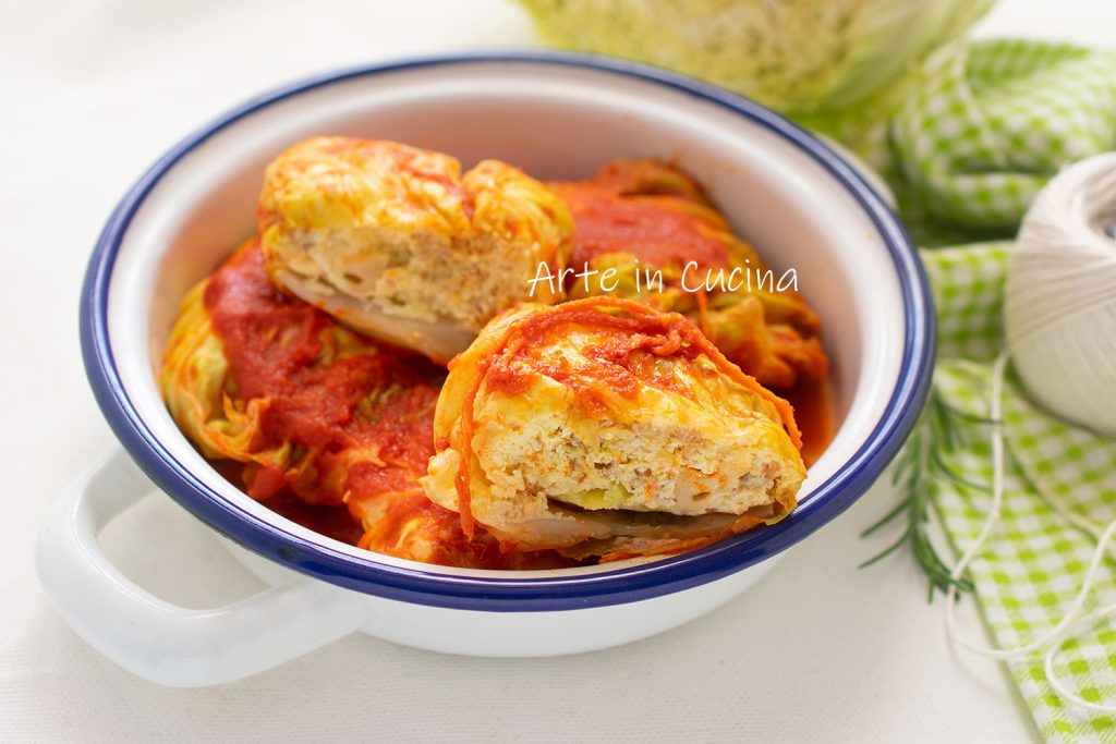 Rollitos de col vegetarianos al tomate ligeros