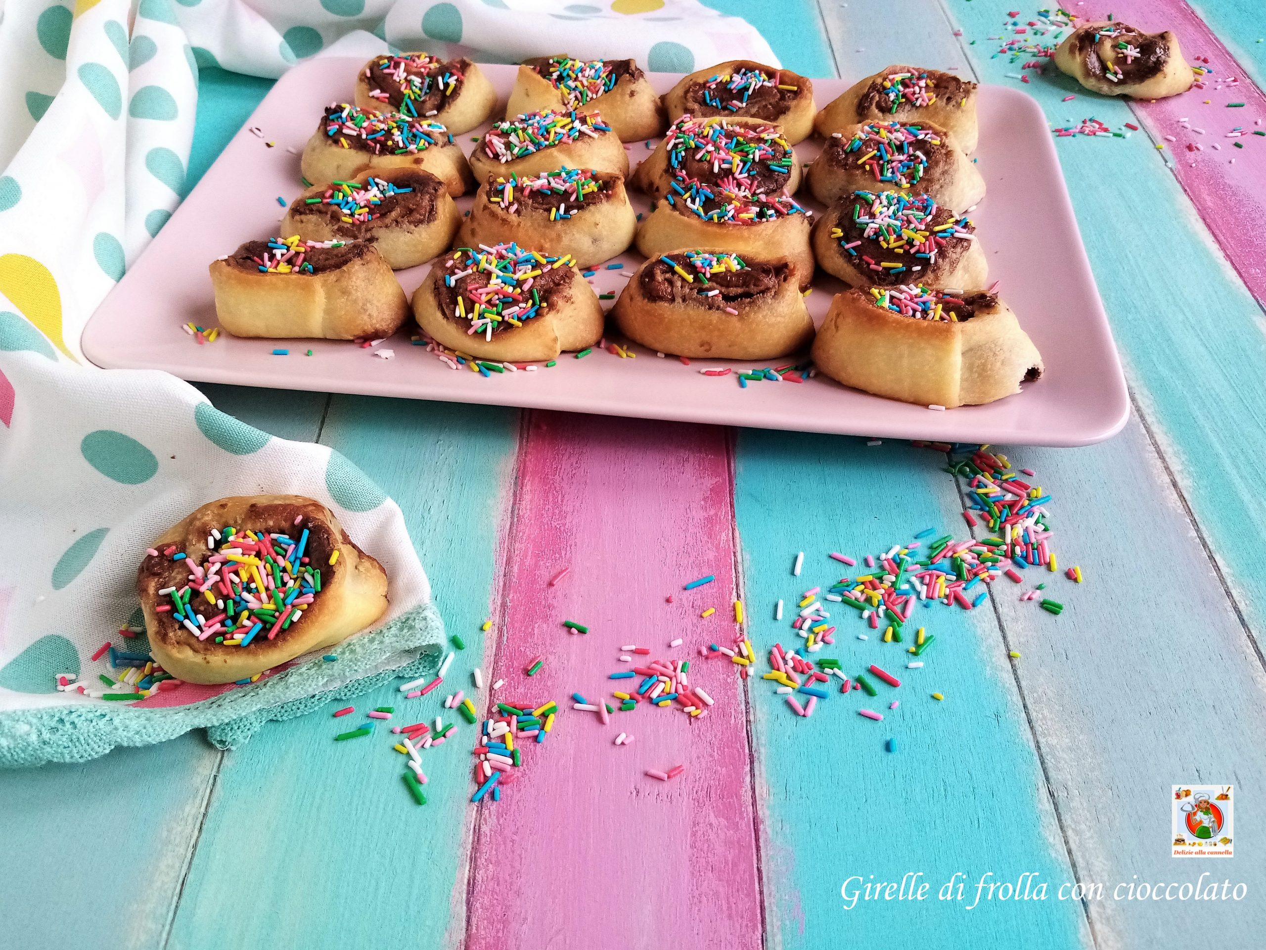 Rollitos de masa quebrada con chocolate: delicioso postre para hacer con solo dos ingredientes.