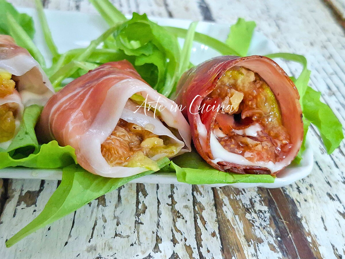 ROLLITOS de SPECK con HIGOS, robiola y nueces