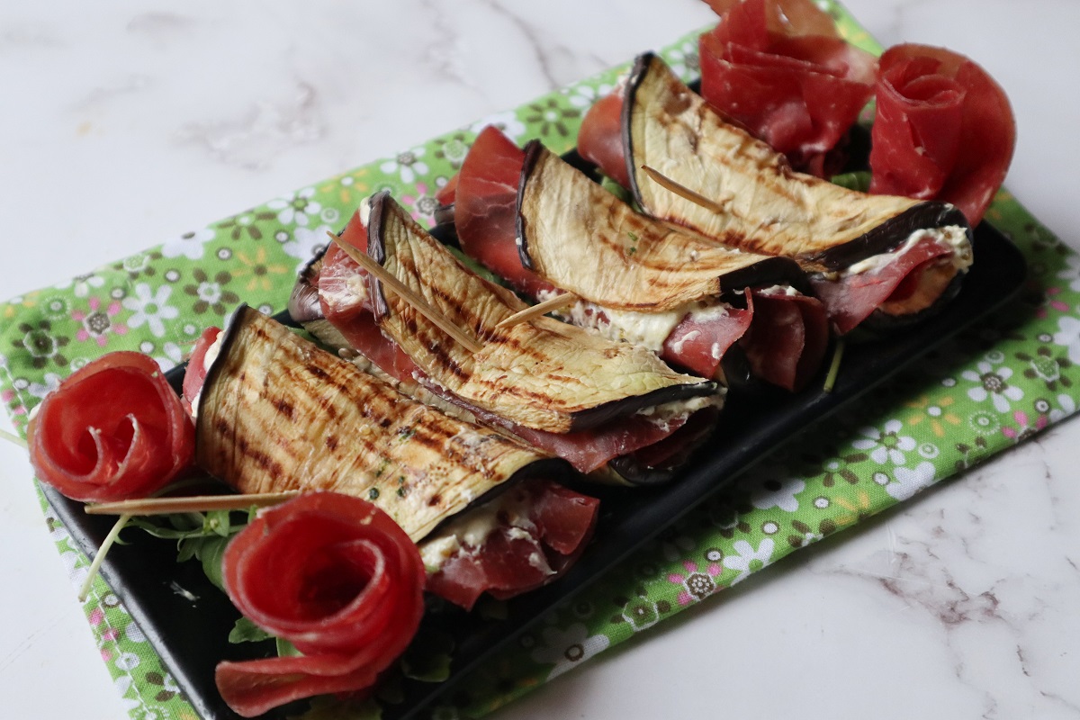 Rollitos frescos de berenjena