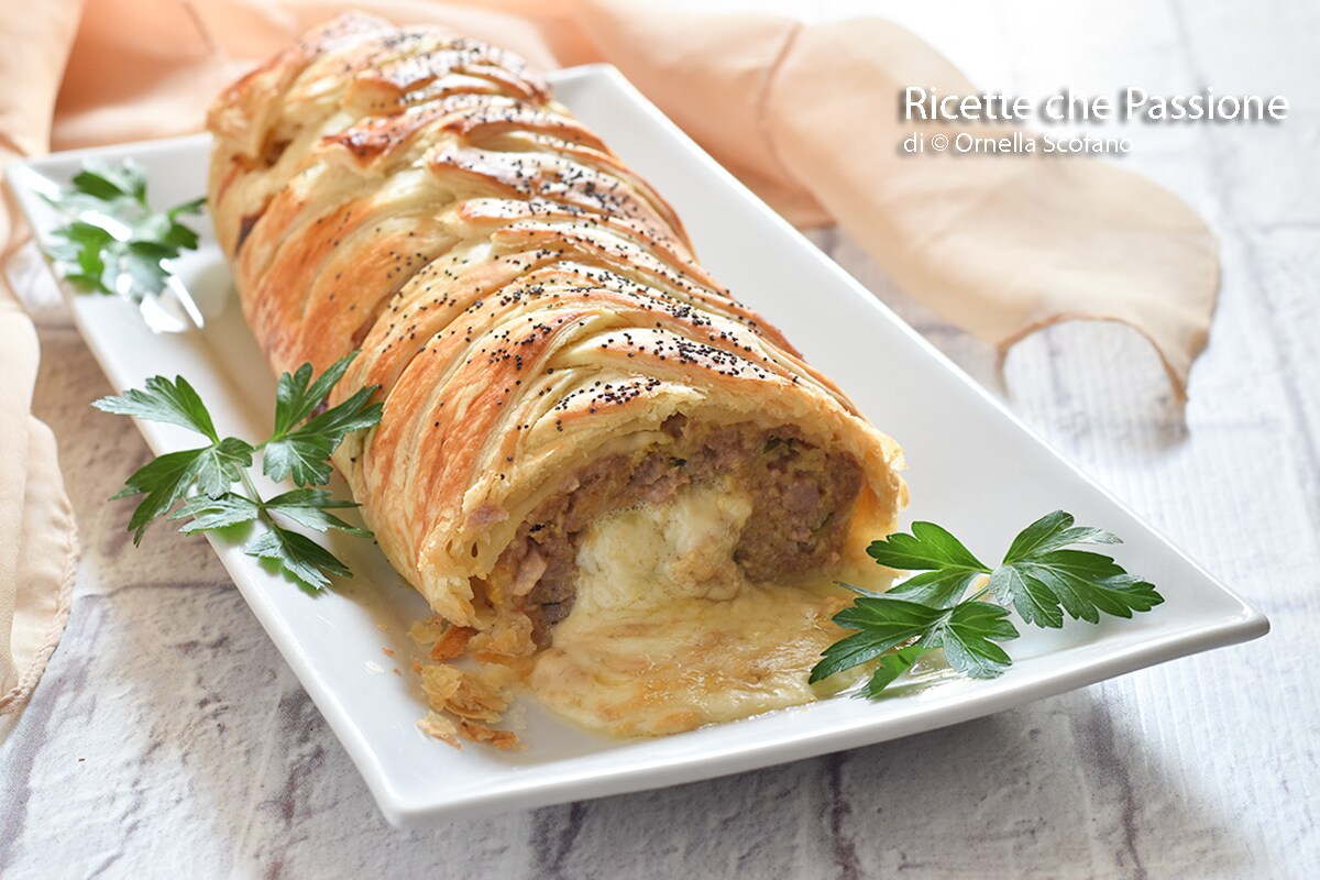 Rollo de carne en costra con salchicha y scamorza fundente