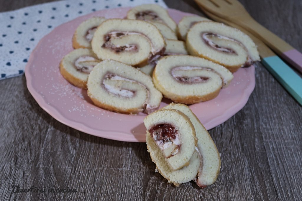 Rollo de yogur y mermelada