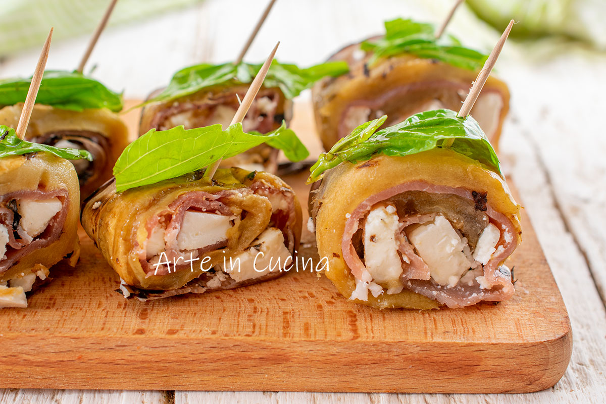 Rollitos de berenjena, speck y feta