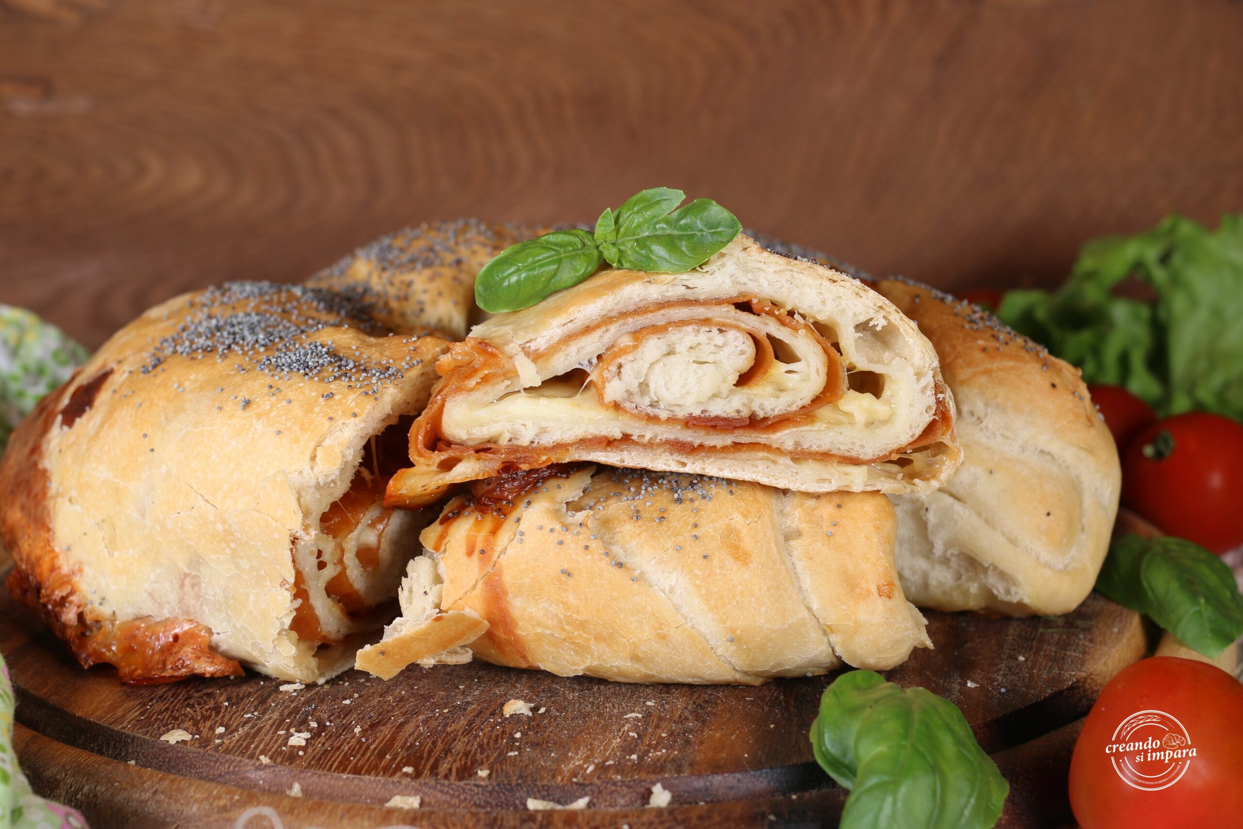 Rosca leudada salada rellena