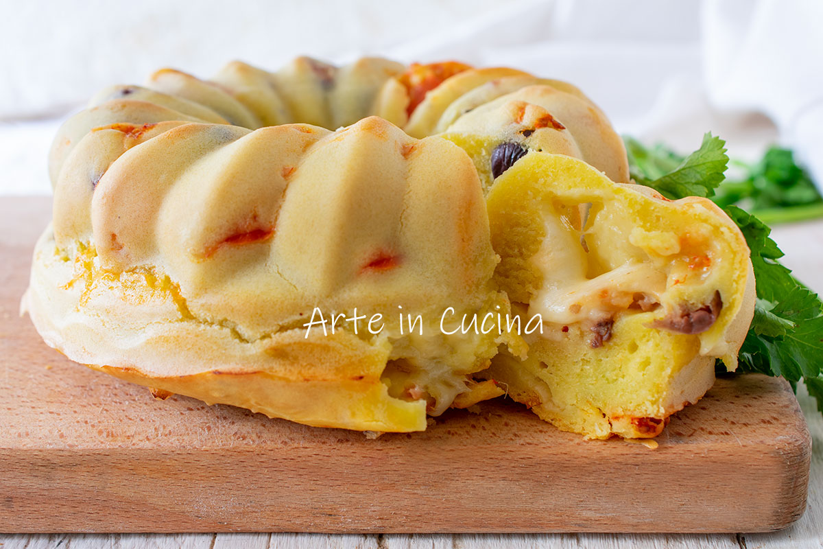 Rosca rústica con tomatitos y aceitunas rápida