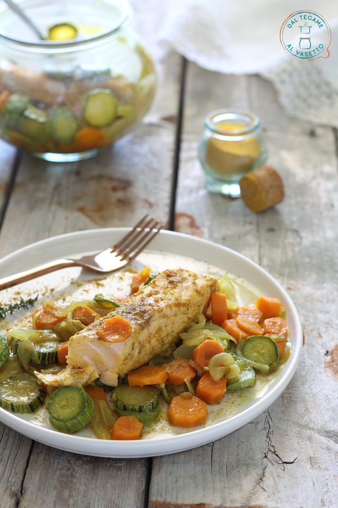 salmón al curry con verduras en cocción al vacío