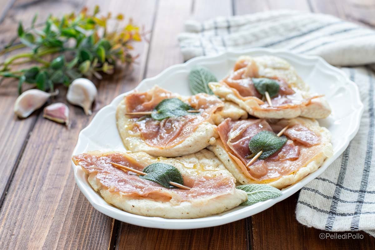 Saltimbocca de pollo con jamón y salvia