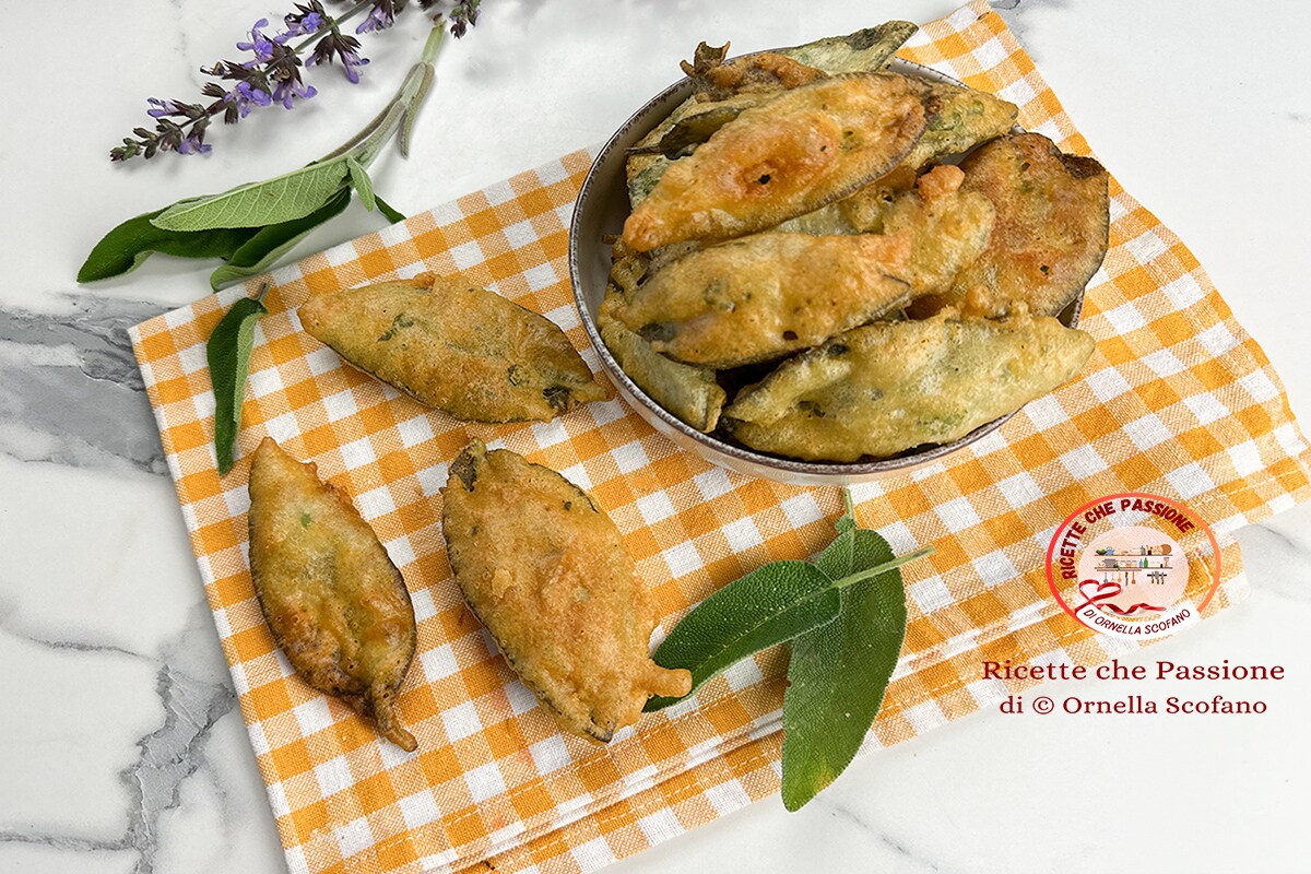Salvia frita en rebozado esponjoso y dorado con queso