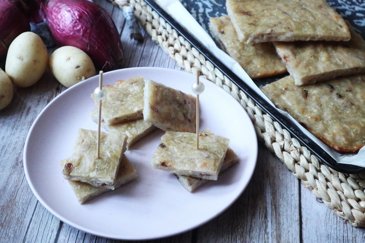 Scarpaccia con patatas cebolla de Tropea y anchoas