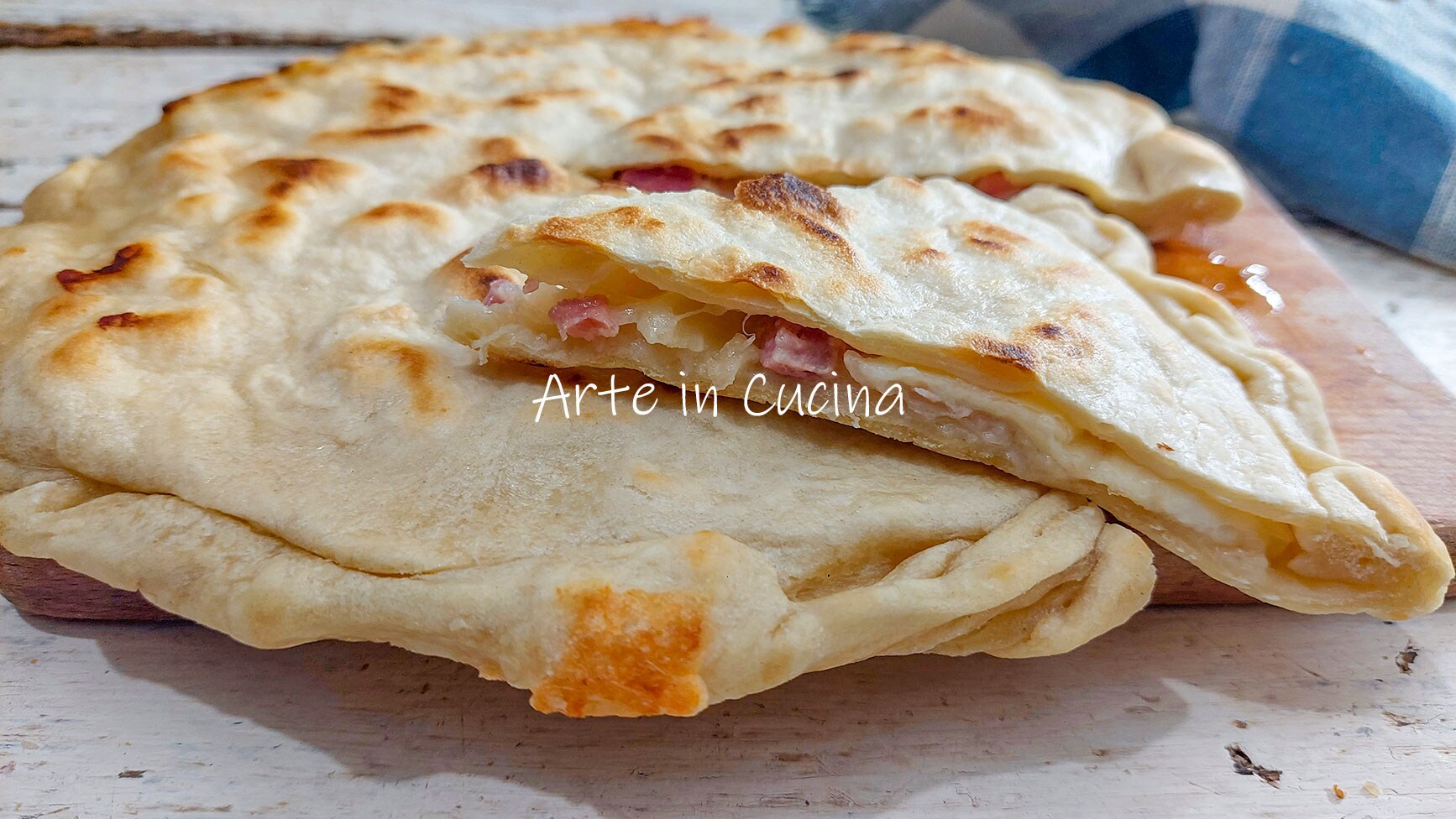 SCHIACCIATA con PANCETA y PROVOLA en sartén