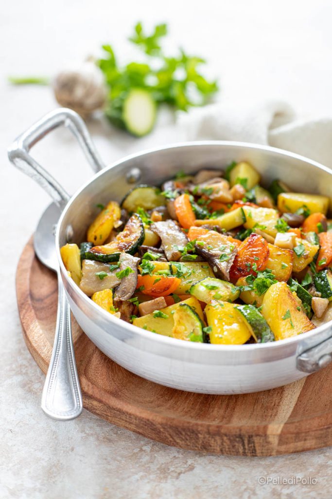 setas con patatas, zanahorias y calabacines
