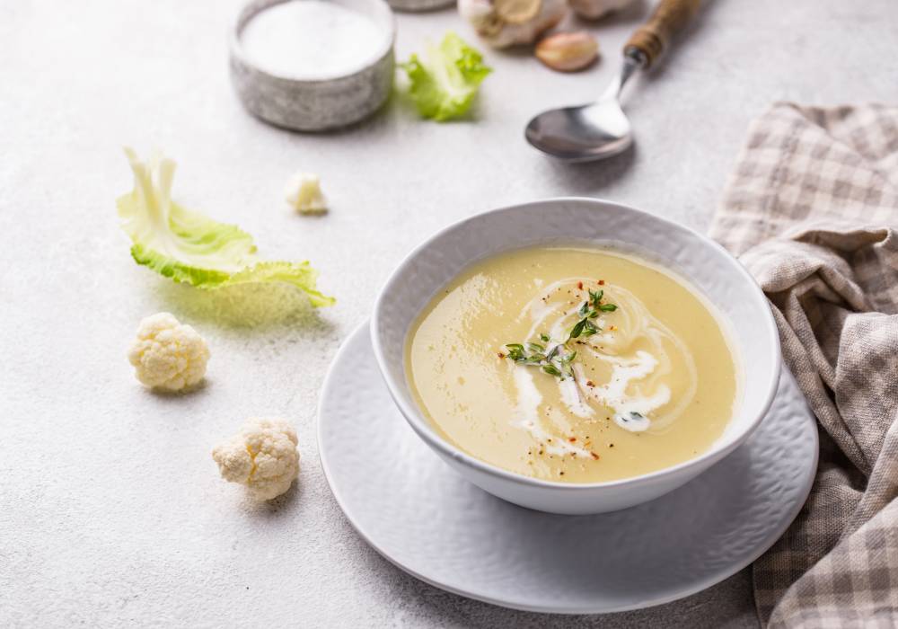 Sopa de coliflor y patata con Gruyere