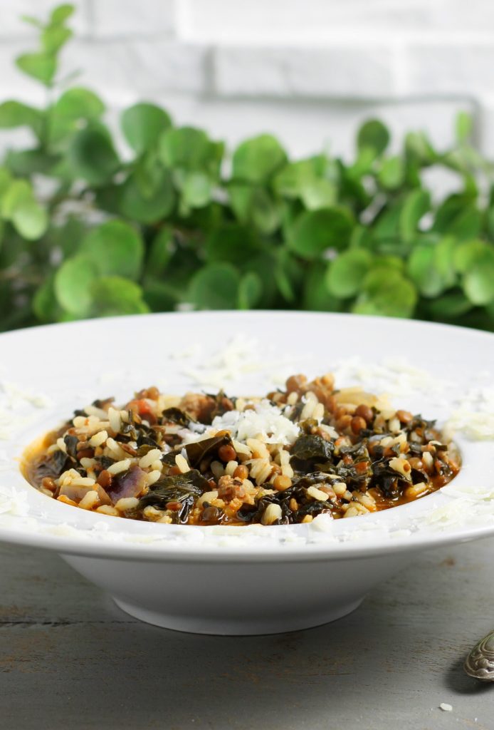 Sopa de col, lentejas y salchicha