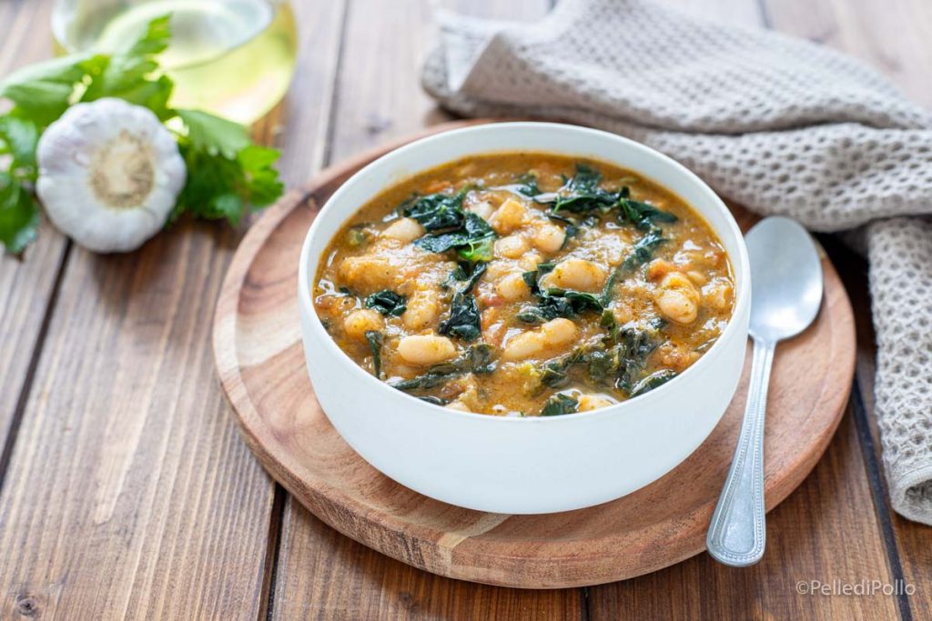 sopa de col rizada y alubias cannellini