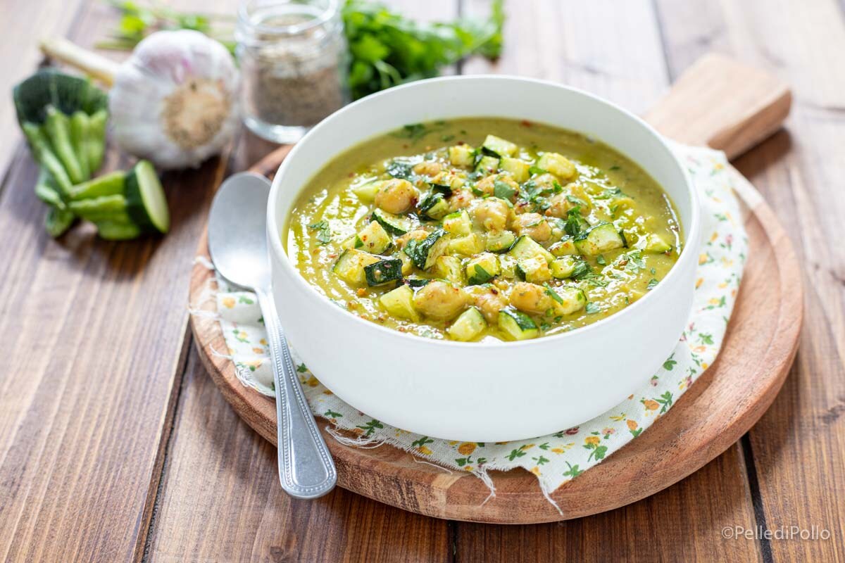 Sopa de garbanzos y calabacines