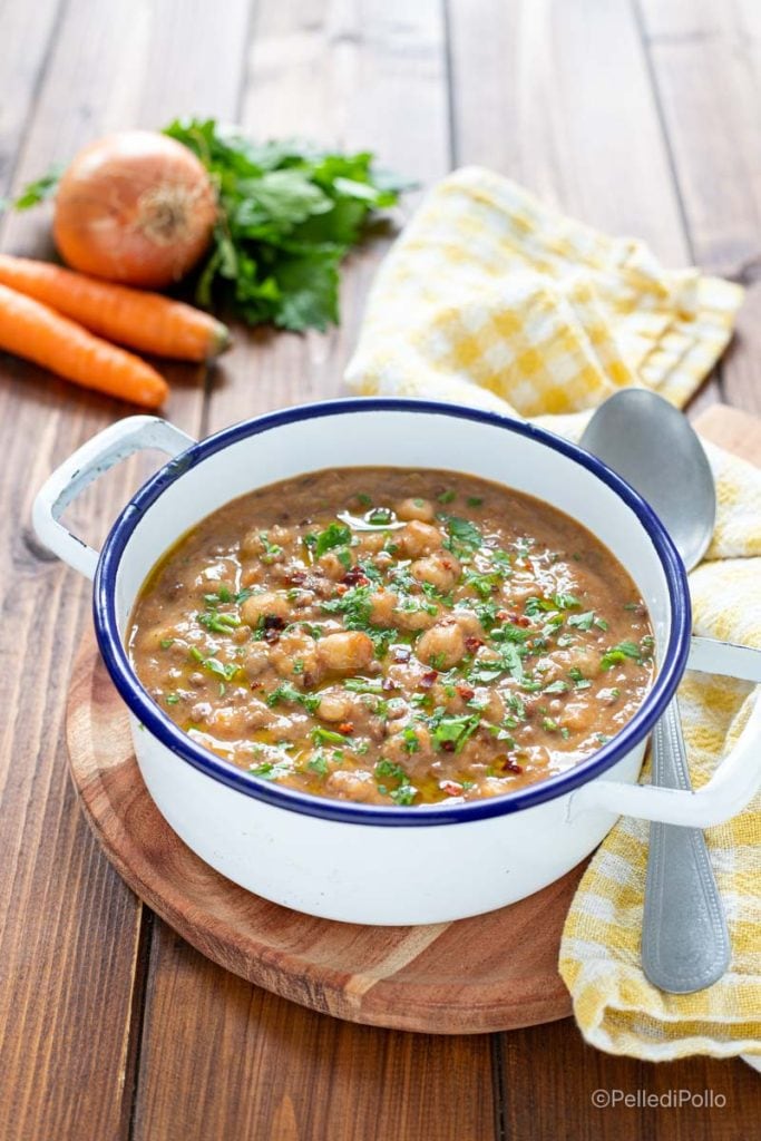 sopa de garbanzos y lentejas