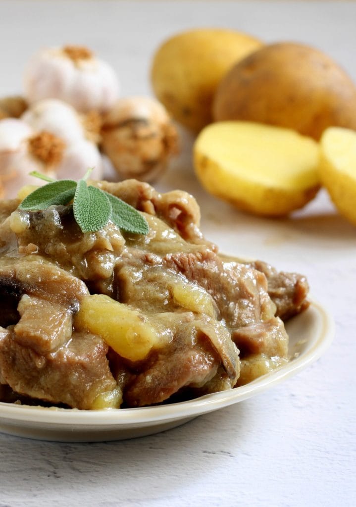 Guiso de patatas y setas en olla a presión