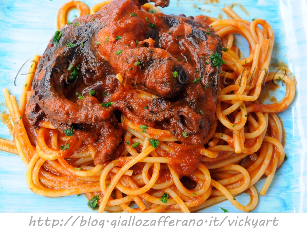 Spaghetti con salsa de pulpo receta fácil