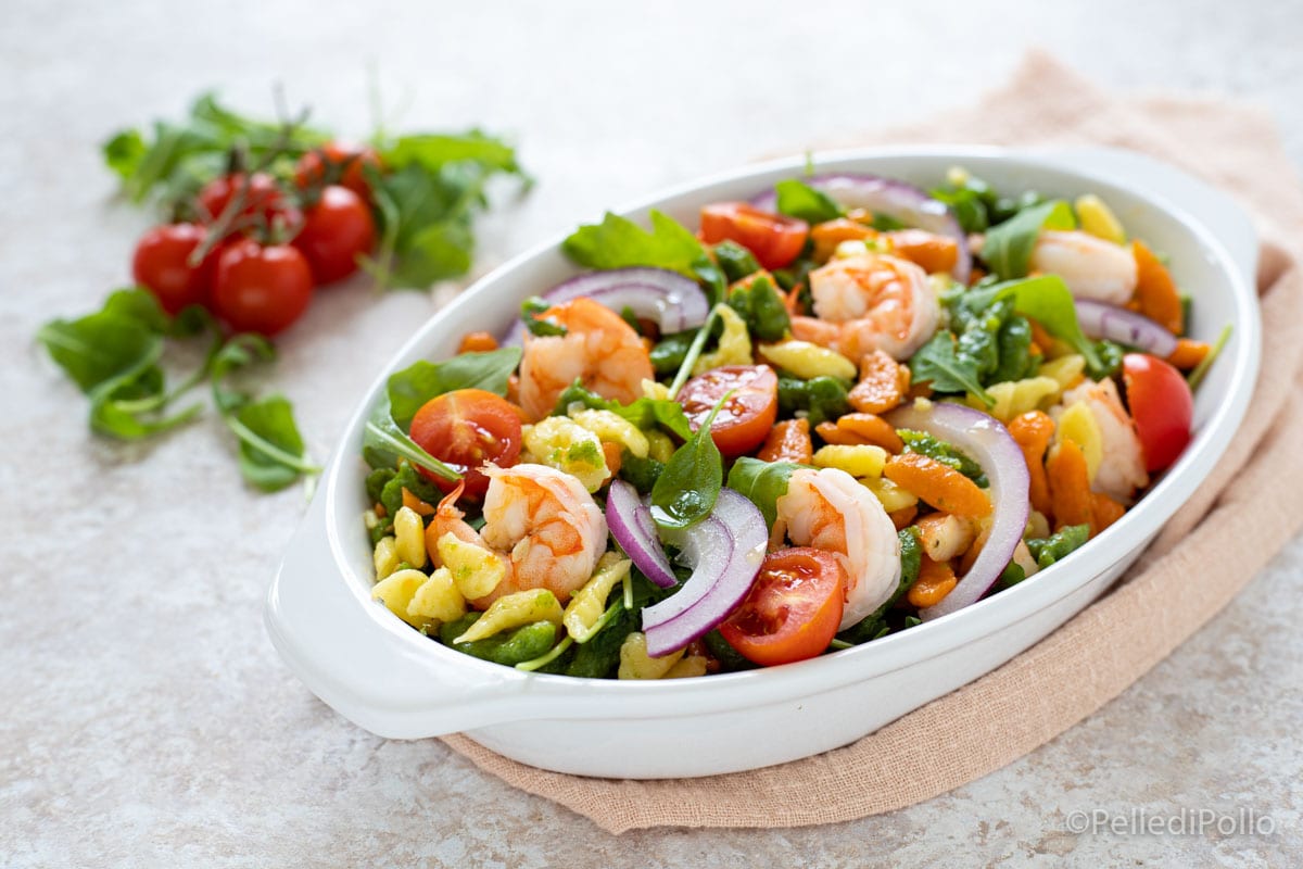 Spätzle tricolor con gambas a la catalana