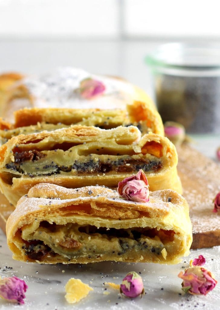 Strudel con crema y semillas de amapola