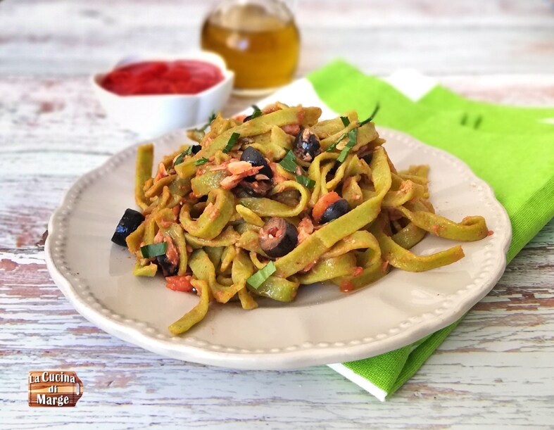 TAGLIATELLE CON SALSA DE ATÚN Y ACEITUNAS