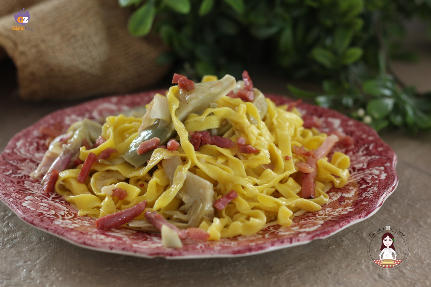 Taglierini al azafrán con alcachofas y speck