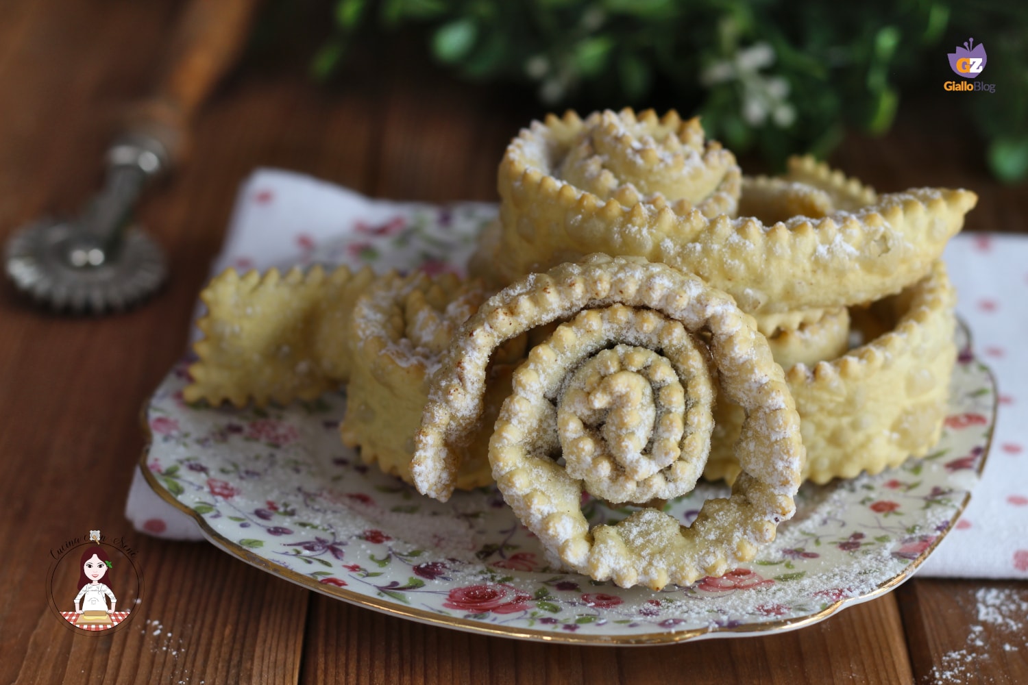 Tallarines fritos rellenos dulces