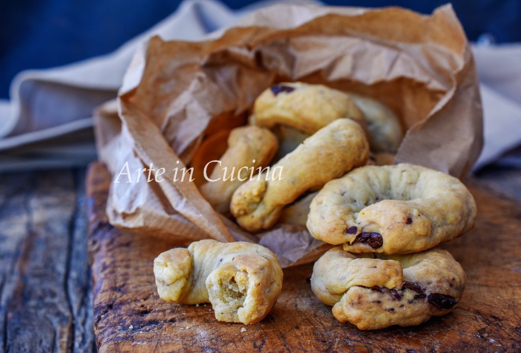 Taralli de nueces y aceitunas aperitivos rápidos