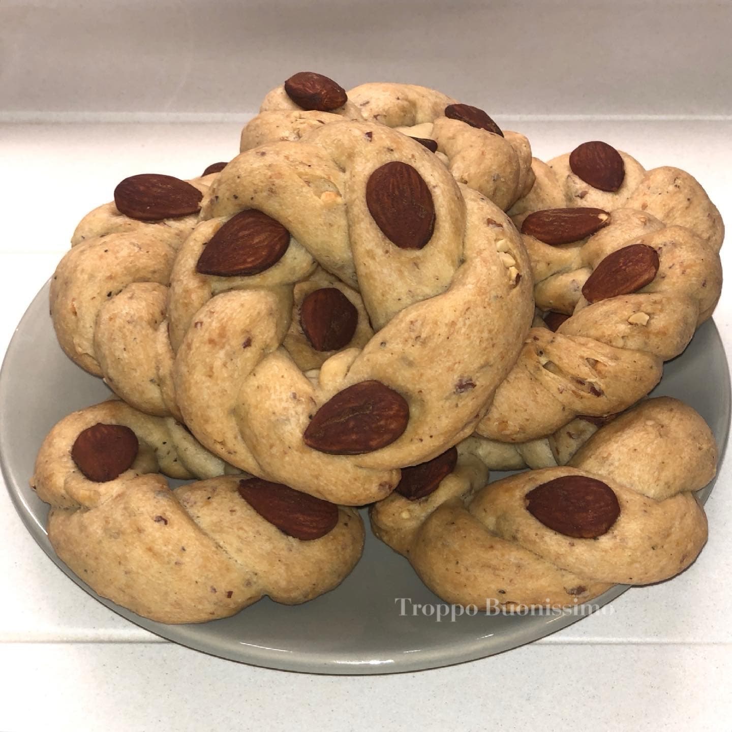 Taralli Napolitanos Sugna y Pimienta: Crujientes y Sabrosos para Cualquier Ocasión