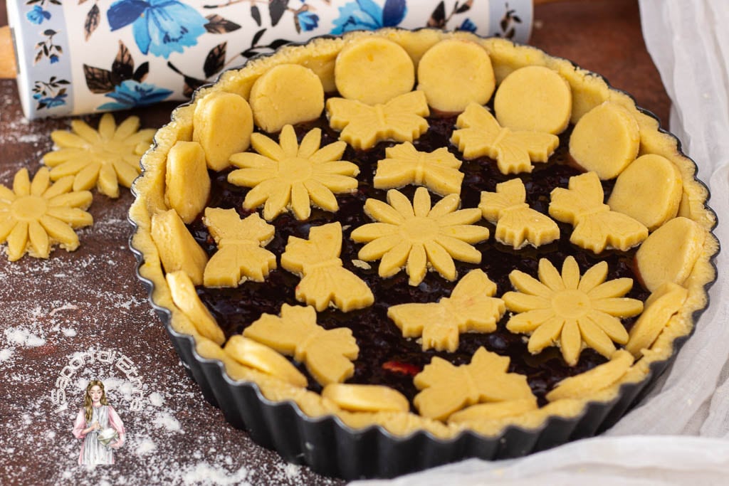 Tarta con nueces y mermelada crujiente