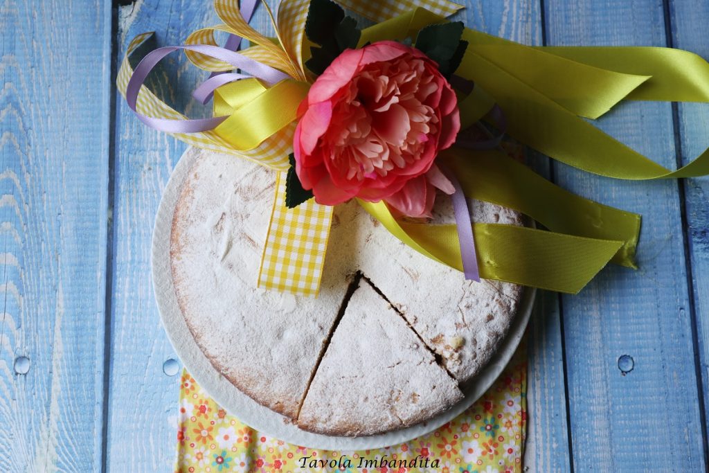 Tarta con corteza de naranja confitada y piñones