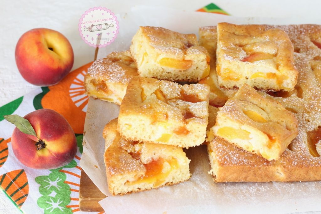 torta con duraznos y mermelada