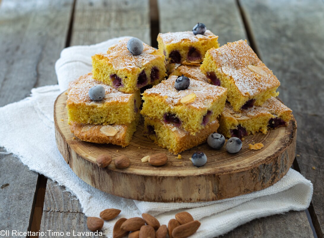 Tarta de almendras y arándanos