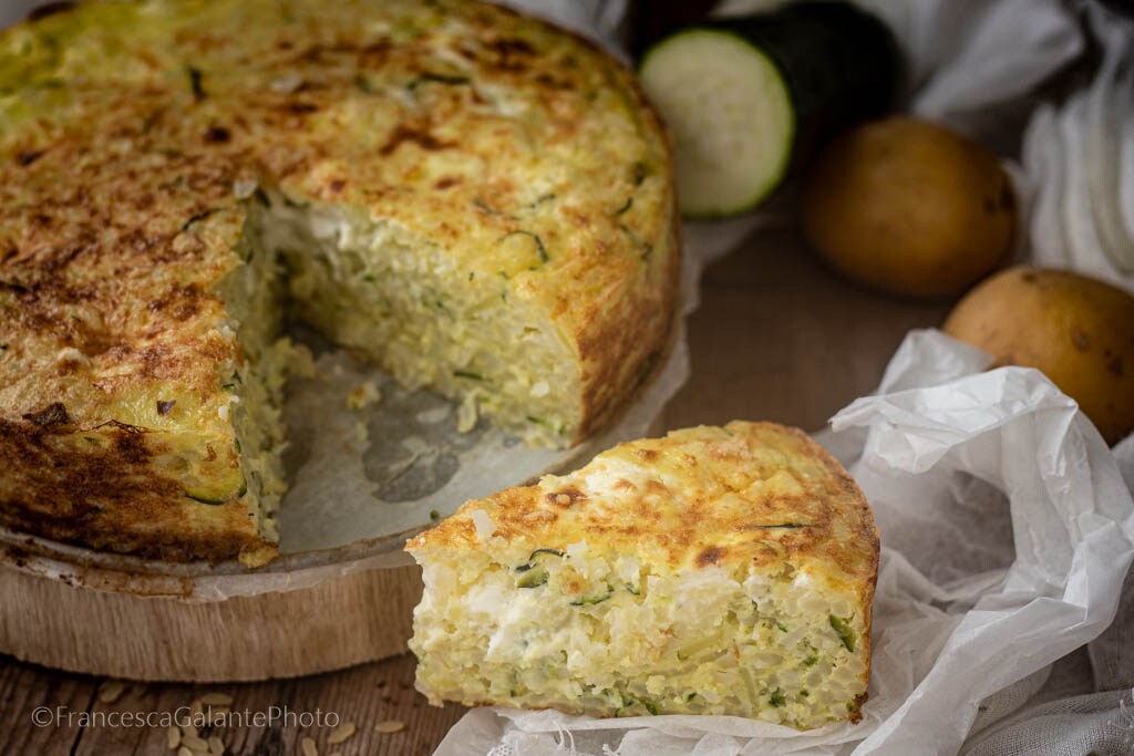 Tarta con arroz, patatas y calabacines cremosa