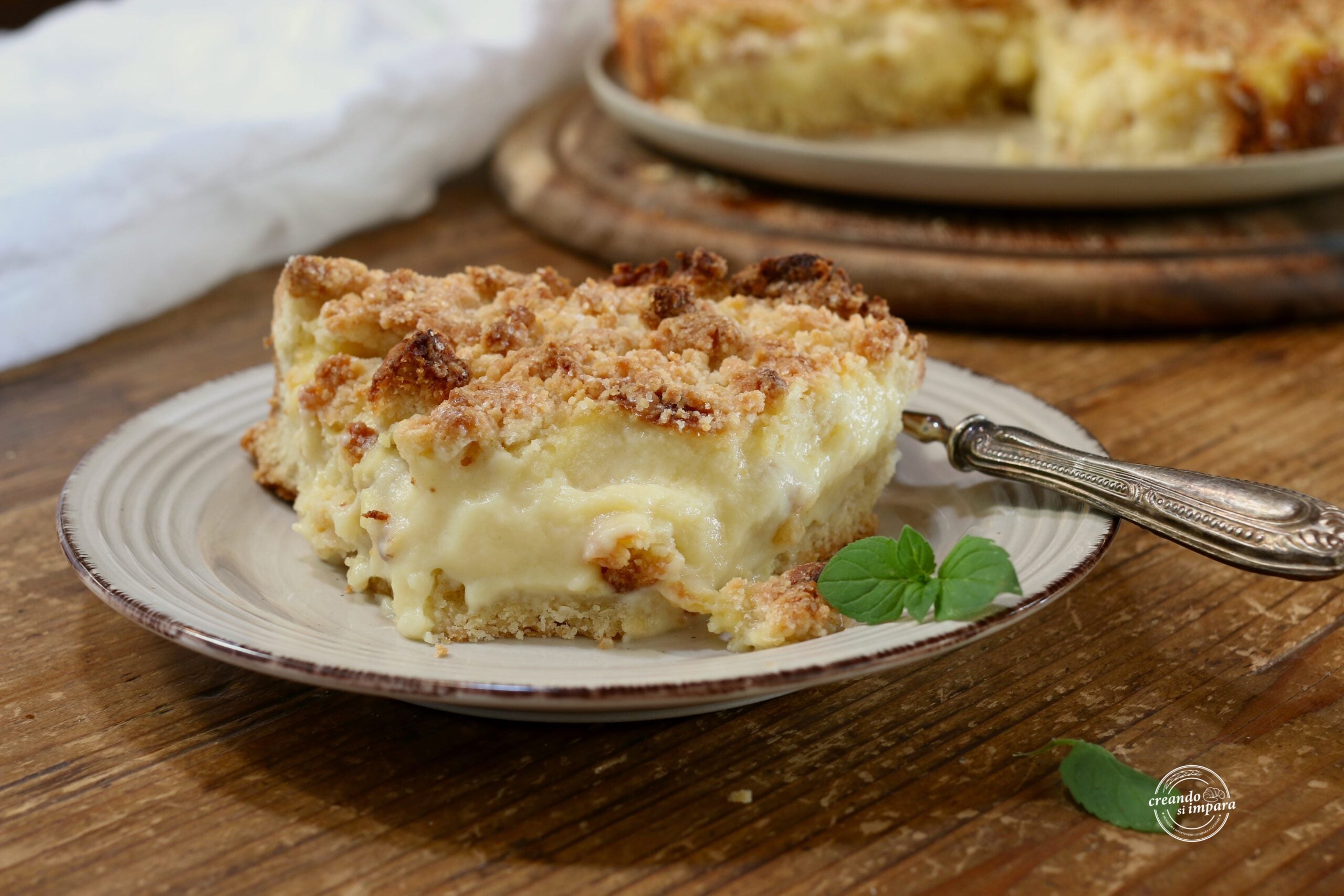 Tarta desmenuzada con crema de chocolate blanco