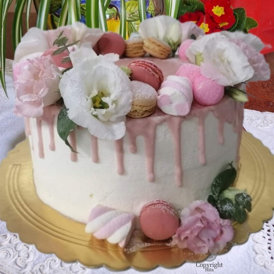 La tarta drip cake de fresas