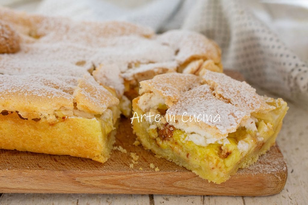 Tarta eslava con manzana y amaretti