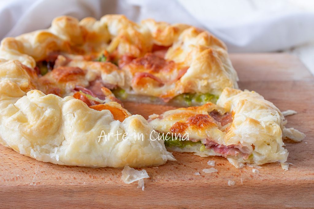 Tarta de hojaldre speck y calabacines