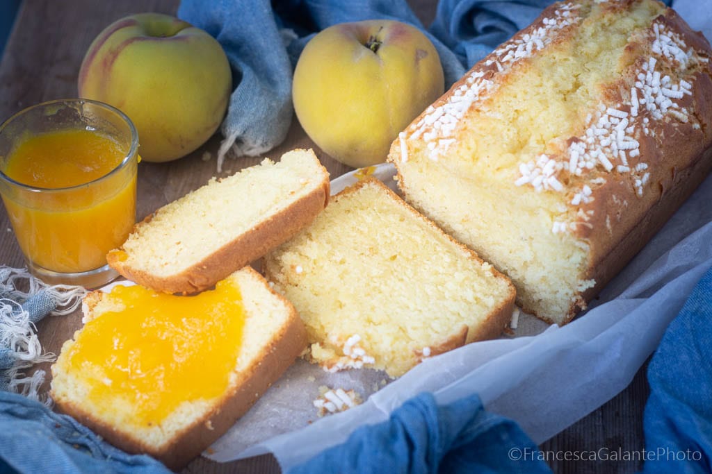 Plumcake de melocotones cremosos super esponjoso