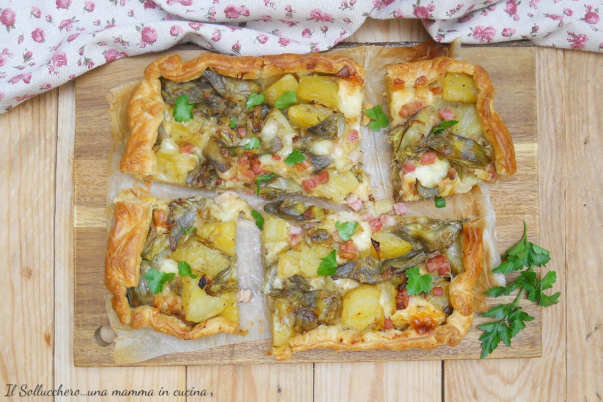 Tarta salada con alcachofas patatas y panceta