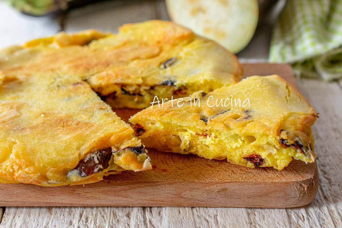 Tarta salada rápida con berenjenas en sartén