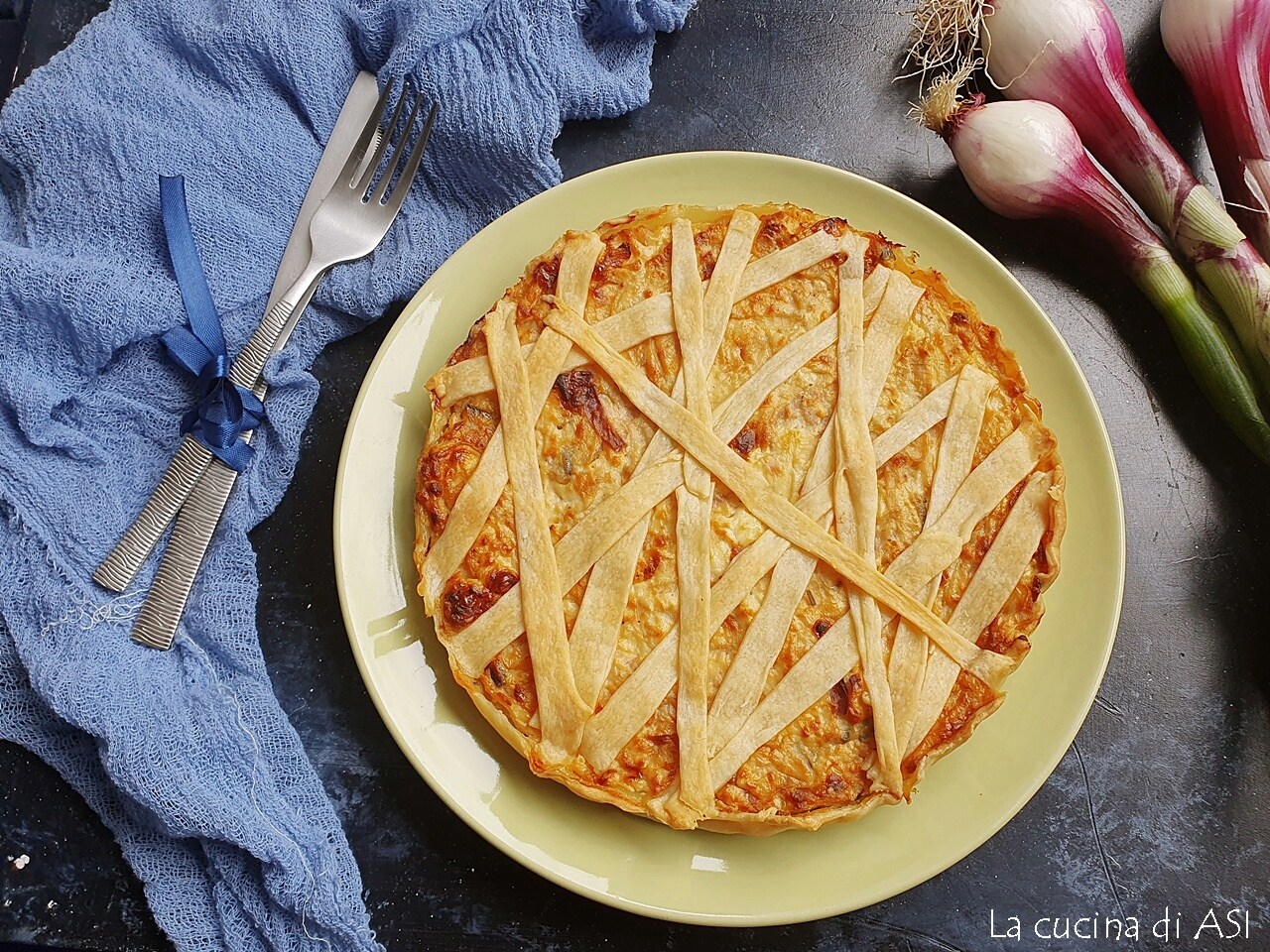 Tarta salada cebolletas y feta con masa brisa – Sabrosa idea vegetariana